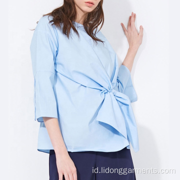 Blus depan kupu -kupu warna solid warna solid